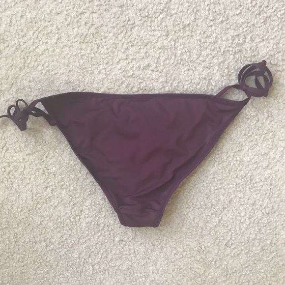 Garage Bikini Set with Crocheted Trim - Picture 10 of 10